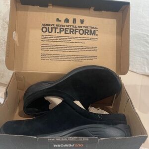 out.perform encore chill $35 size 10 black suede